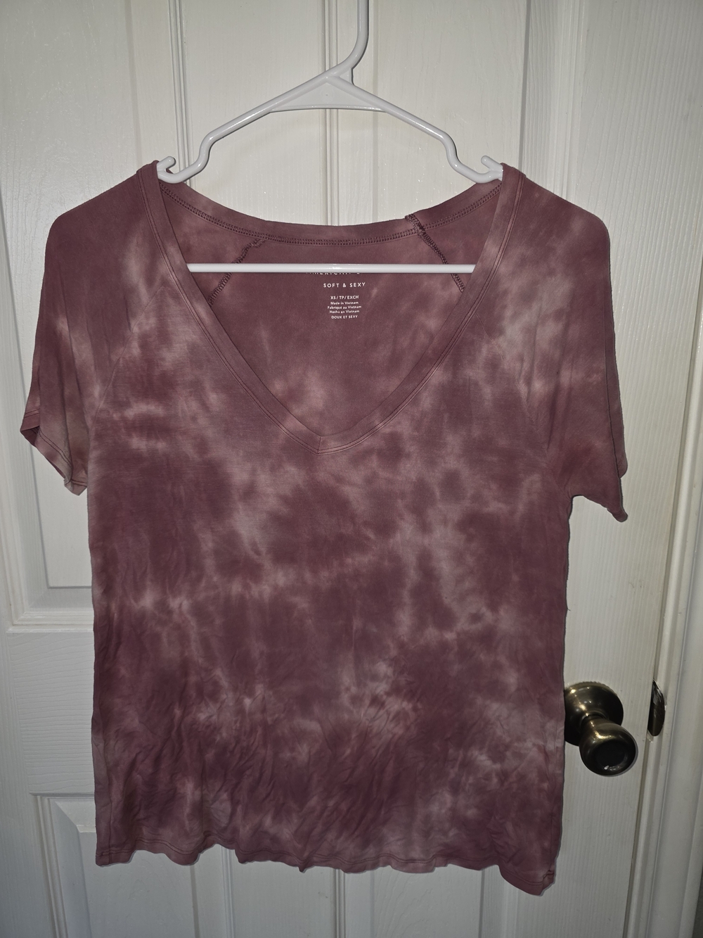 American Eagle Outfitters Mauve Tie-Dye V-Neck Tee